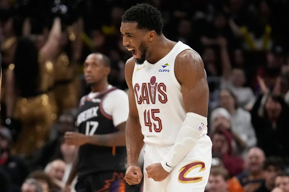 [图]米切尔34分布克32分 骑士6人上双终结太阳4连胜